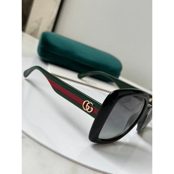 NEW GUCCI GG0713S Black Striped Arm Sunglasses $435 - Picture 8 of 10